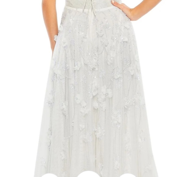 MAC DUGGAL GOWN - Picture 5 of 12